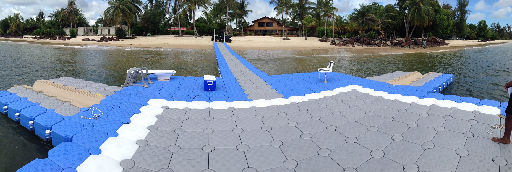 Beach front floating dock (2)