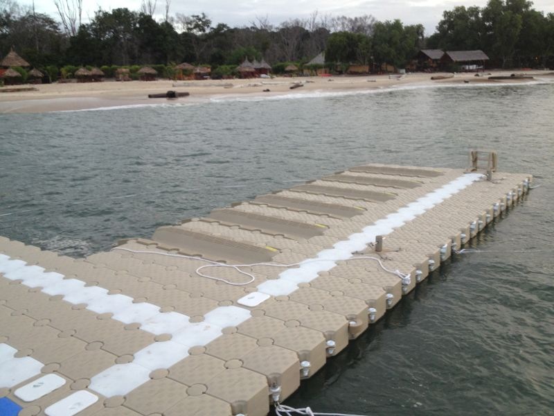 Beach front floating dock (52)